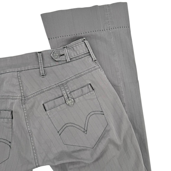 Vintage 2000s Levi's RARE Low Rise Flare Leg Pants Gray Pinstripe Stretchy | 10 - Picture 11 of 13